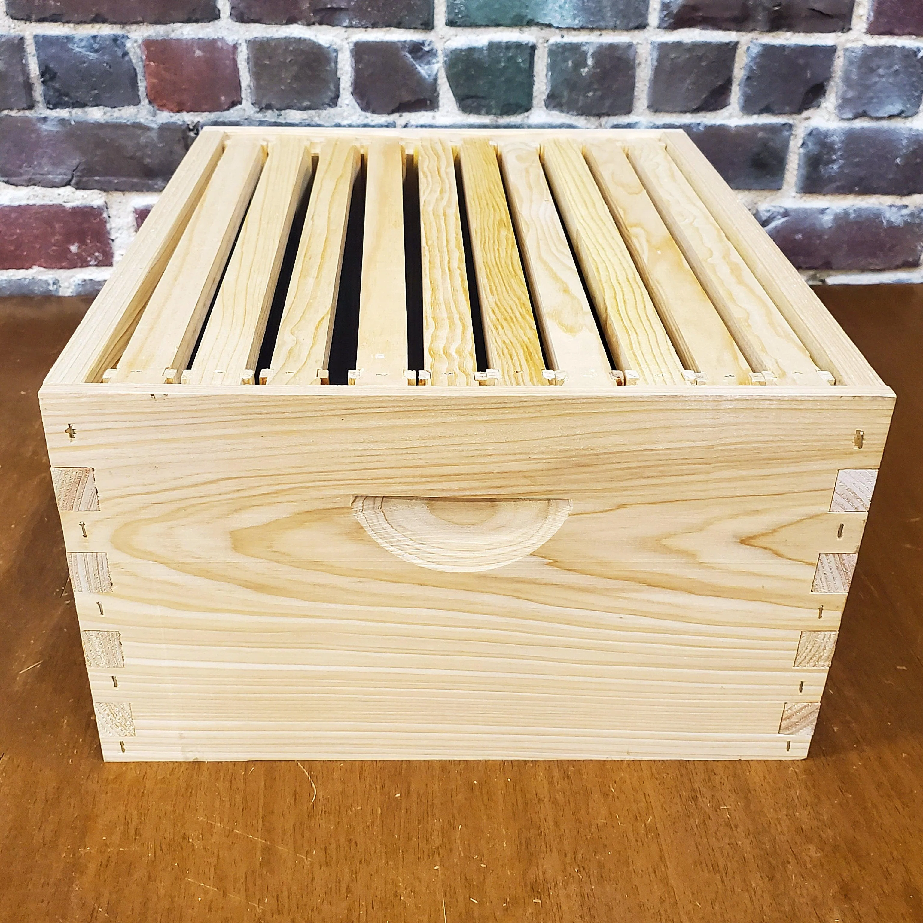 10-Frame Complete, Deep 9 5/8-inch Box with Frames and Foundation - Image 9