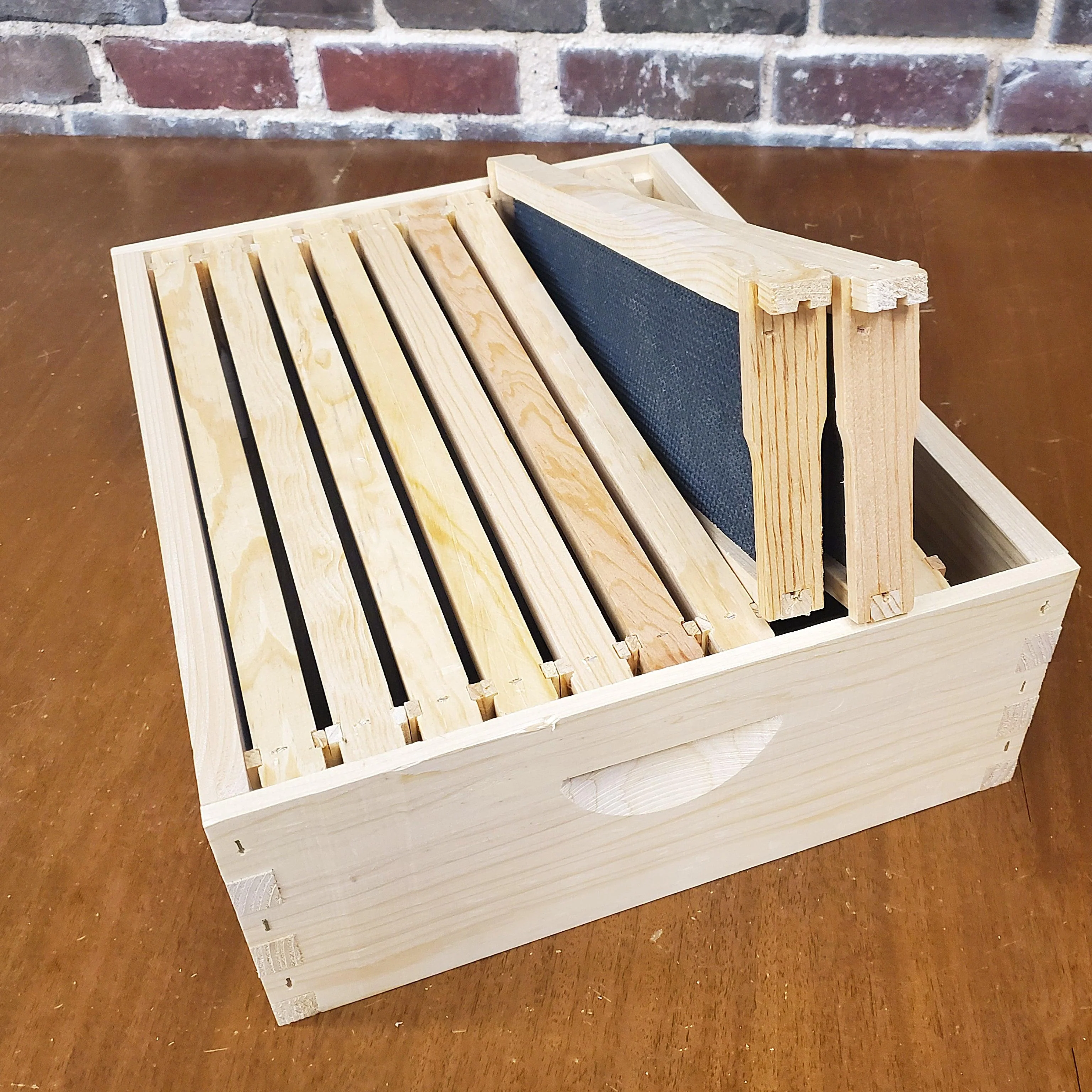 10-Frame Complete, Medium 6 5/8-inch Box with Frames and Foundation - Image 7