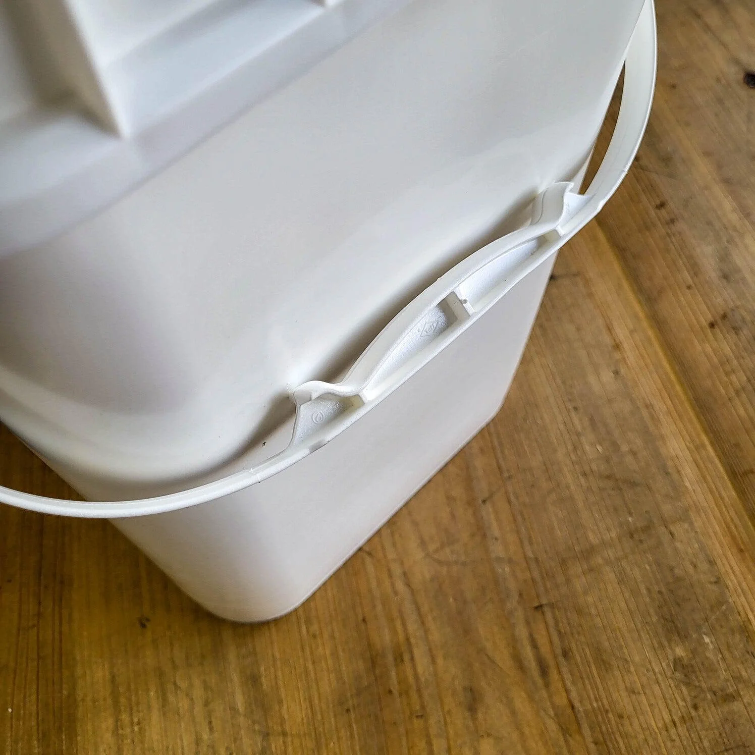 4 Gallon Square Bucket and Lid - Image 3