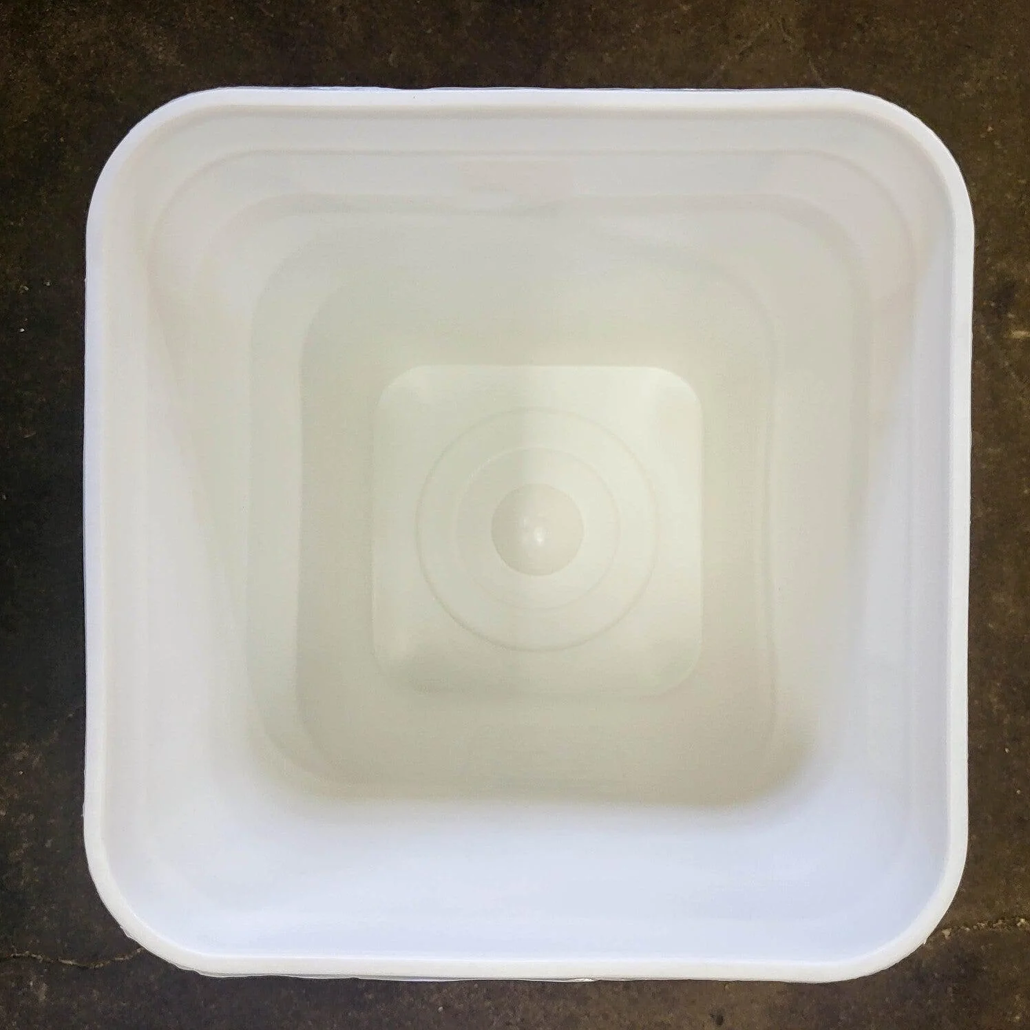 4 Gallon Square Bucket and Lid - Image 8