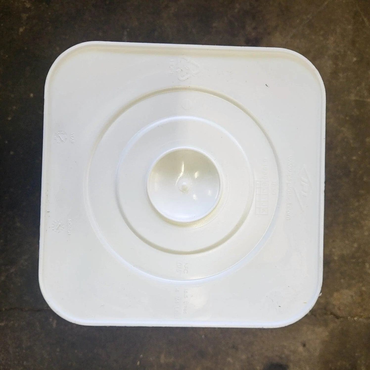 4 Gallon Square Bucket and Lid - Image 9