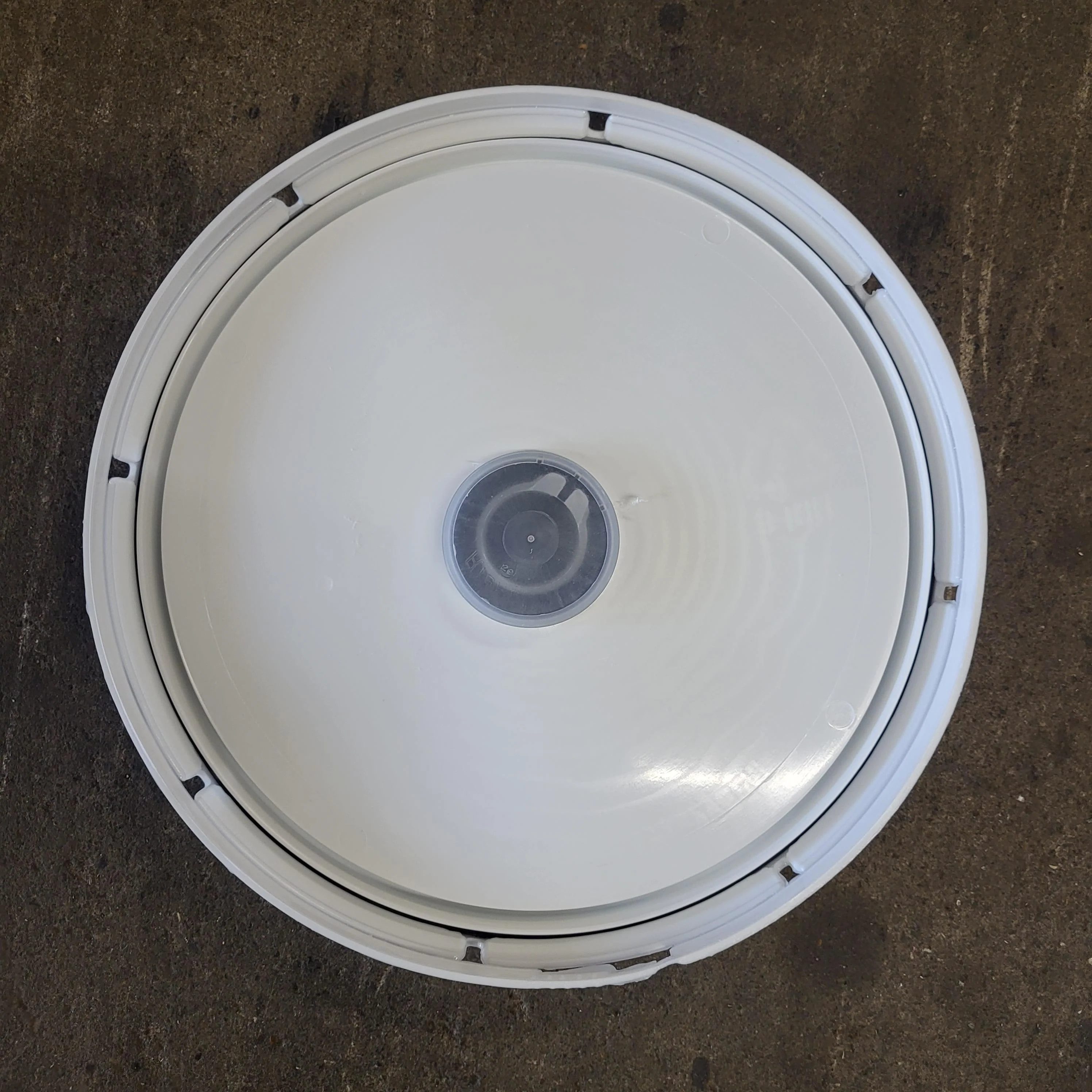Bucket Feeder With Feeding Plugs - Image 7