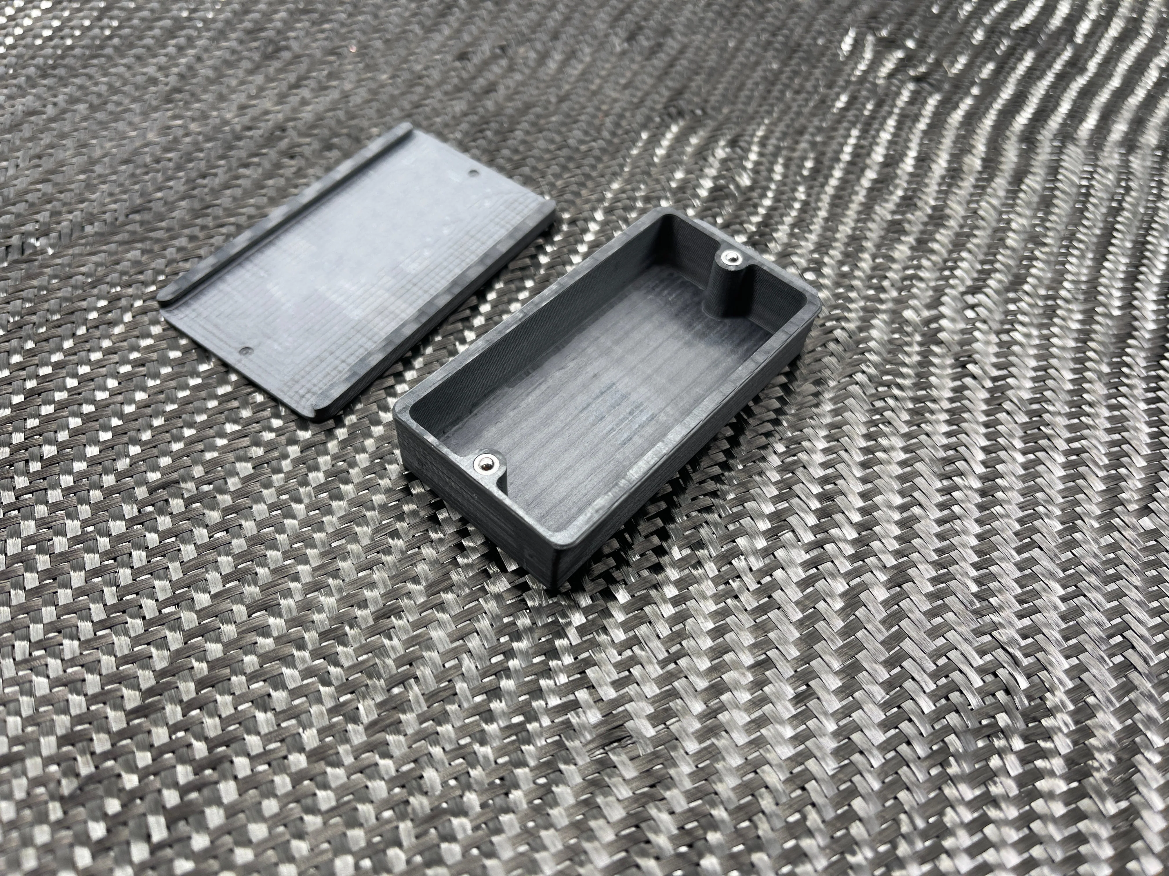 Carbon Fiber Pocket Strong Box With Loop - Image 2