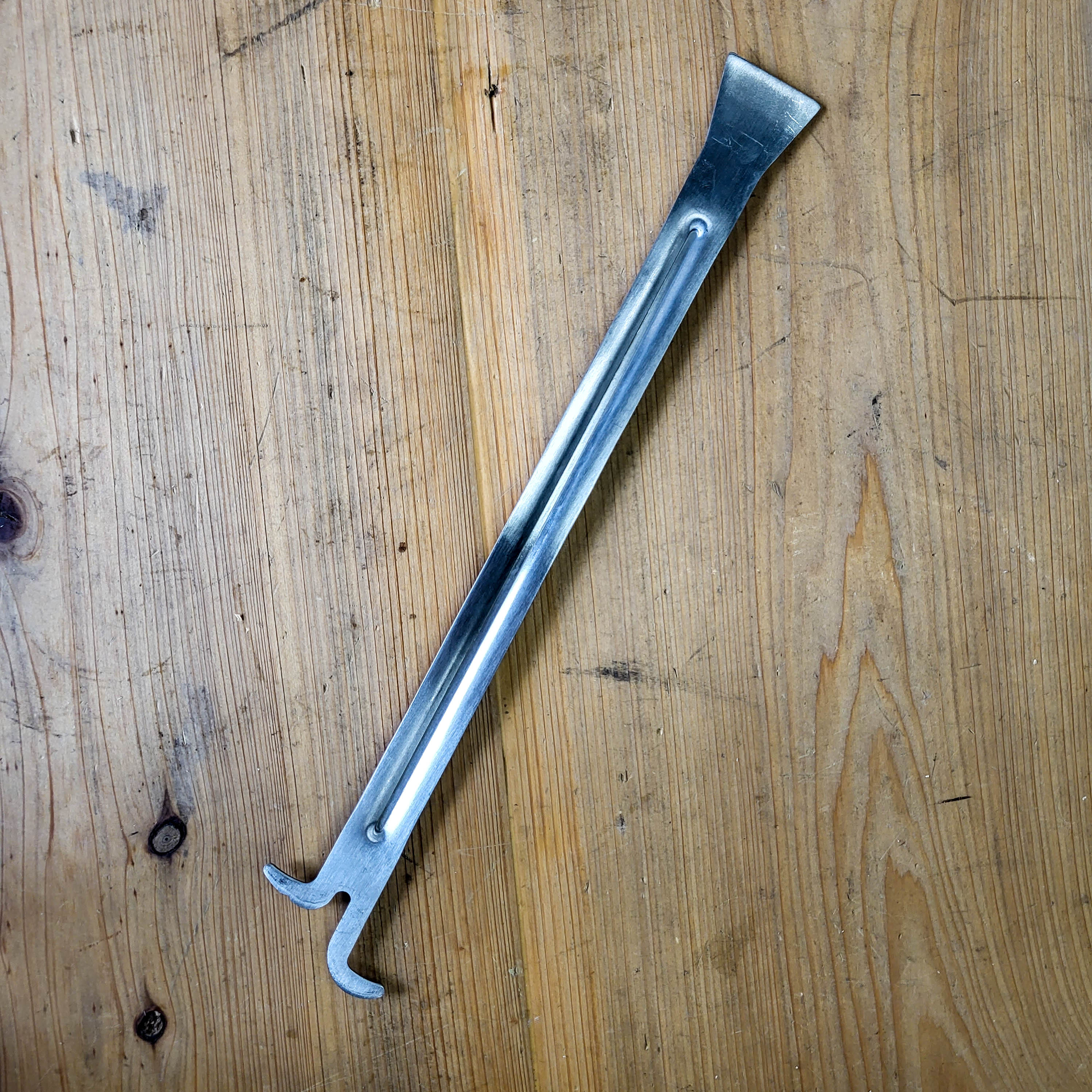 Extra Long Italian Hive Tool - Image 2