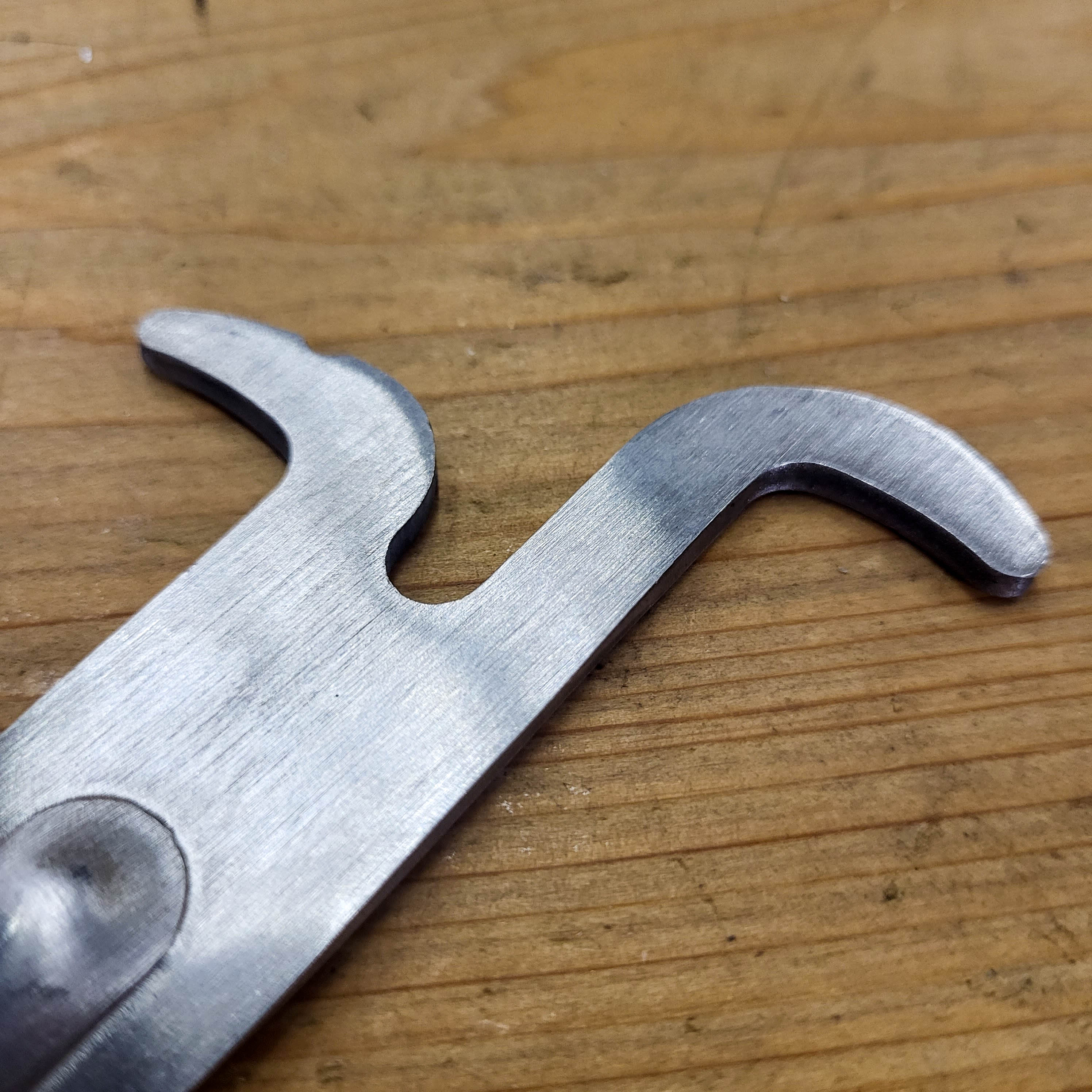 Extra Long Italian Hive Tool - Image 5