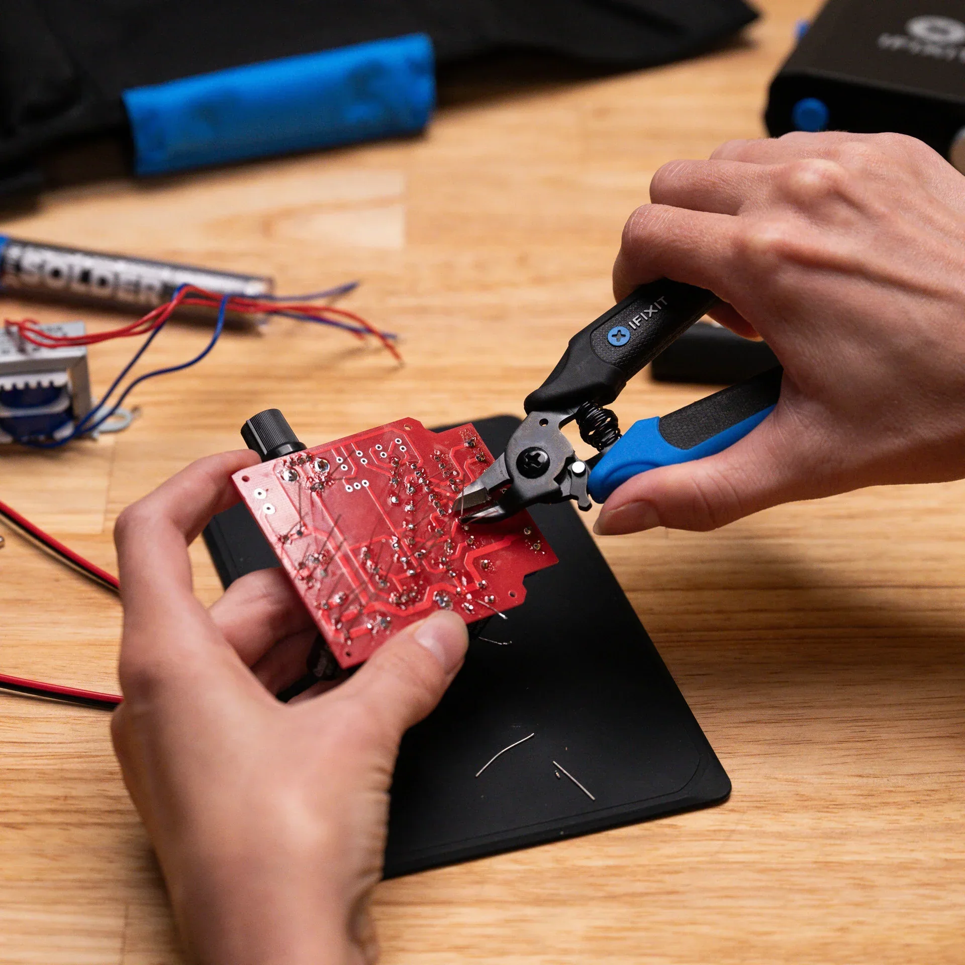 Flush Cutters With Locking Mandible - IFIXIT - - Image 2