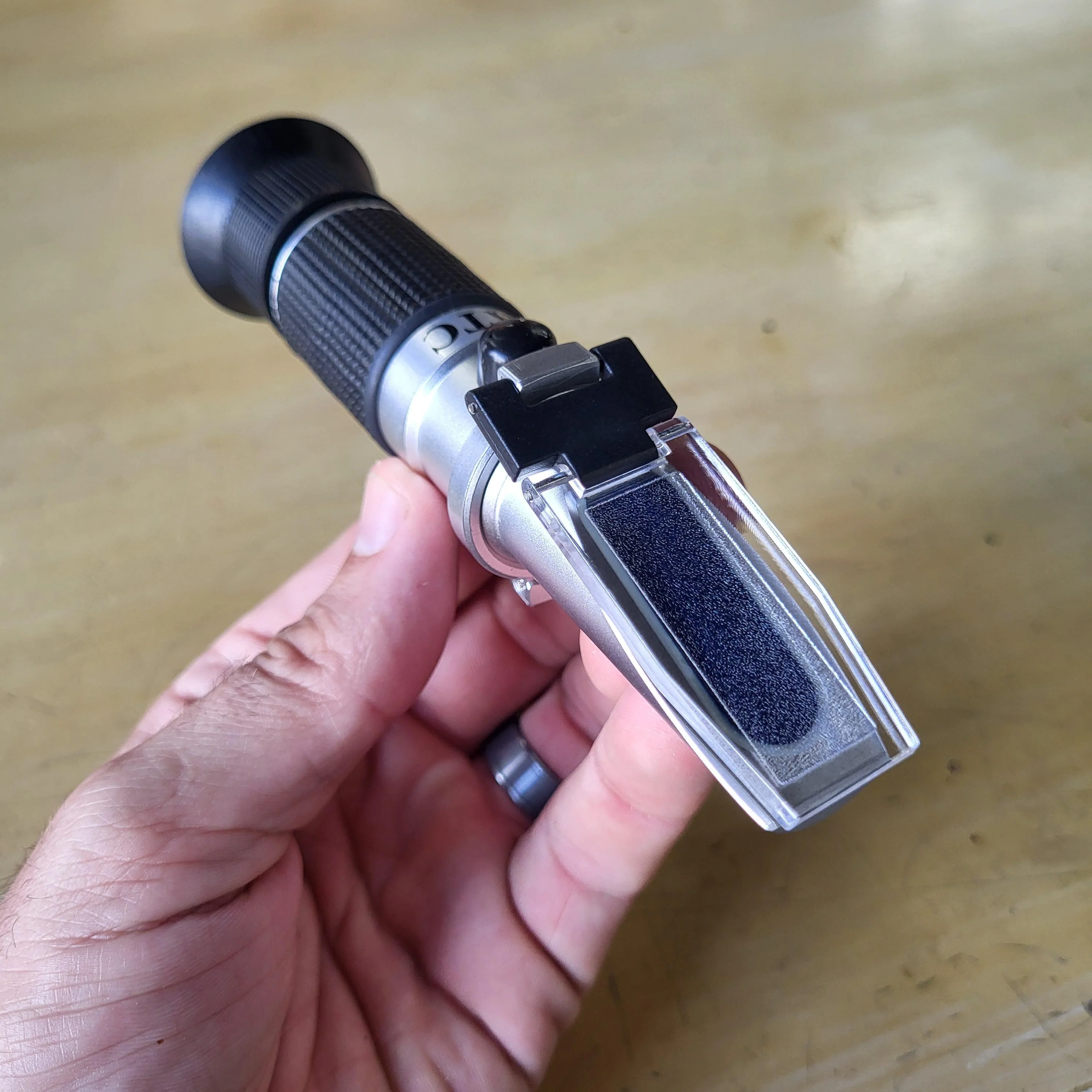 Hand Held Honey and Juice Refractometer with ATC - Image 3