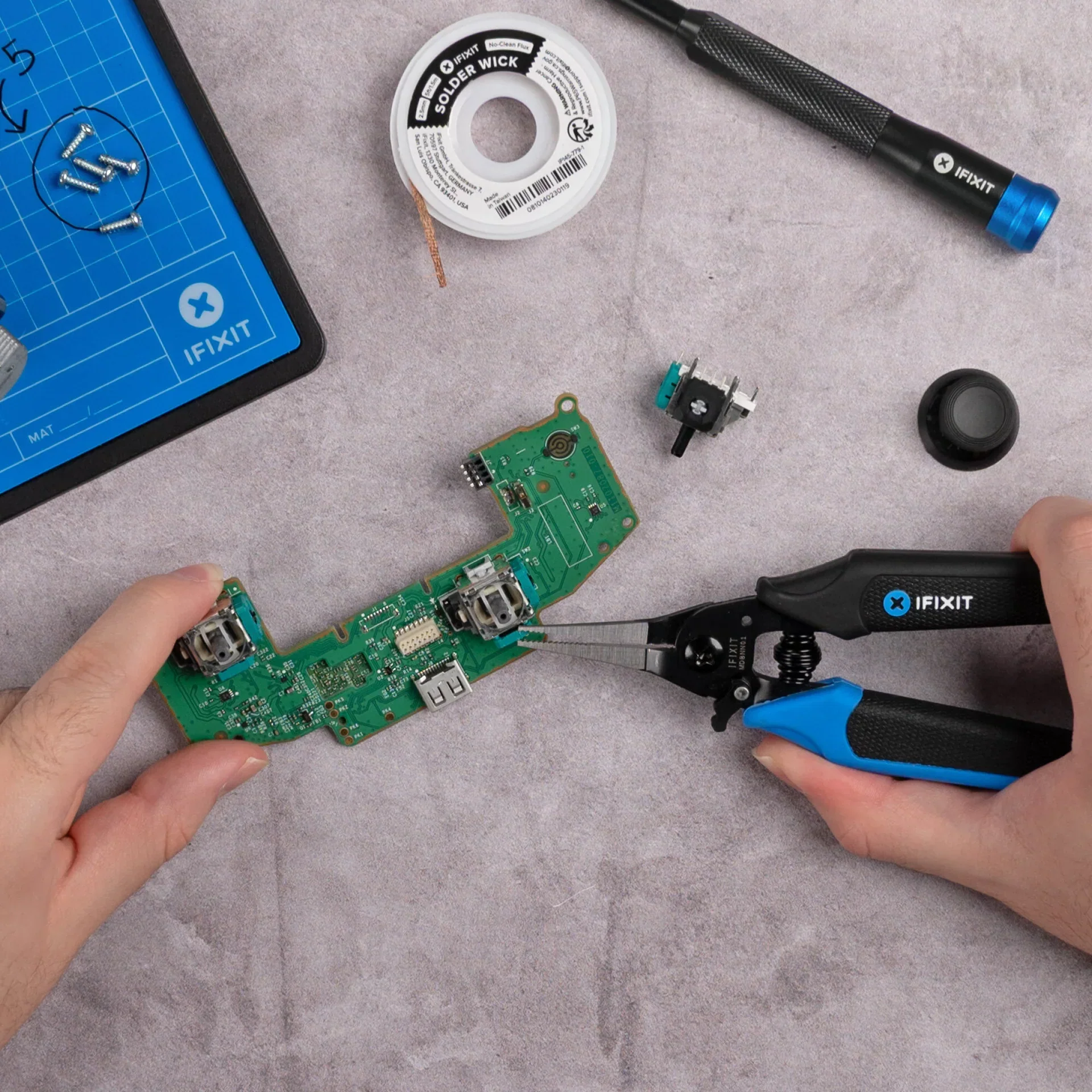 Needle Nose Pliers With Locking Mandible - IFIXIT - - Image 4