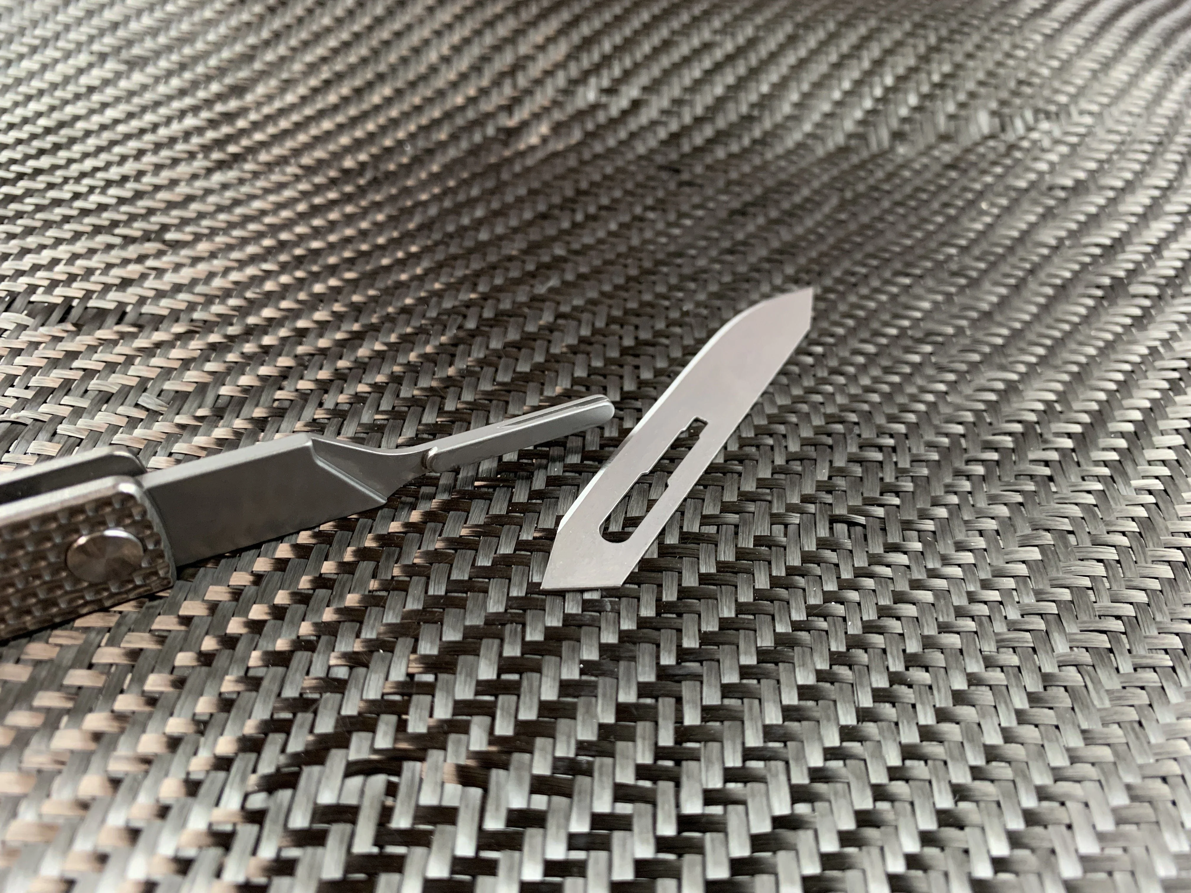 Oversized - Folding Titanium Craft Scalpel Knife + Case + Spare Blades! - Image 4