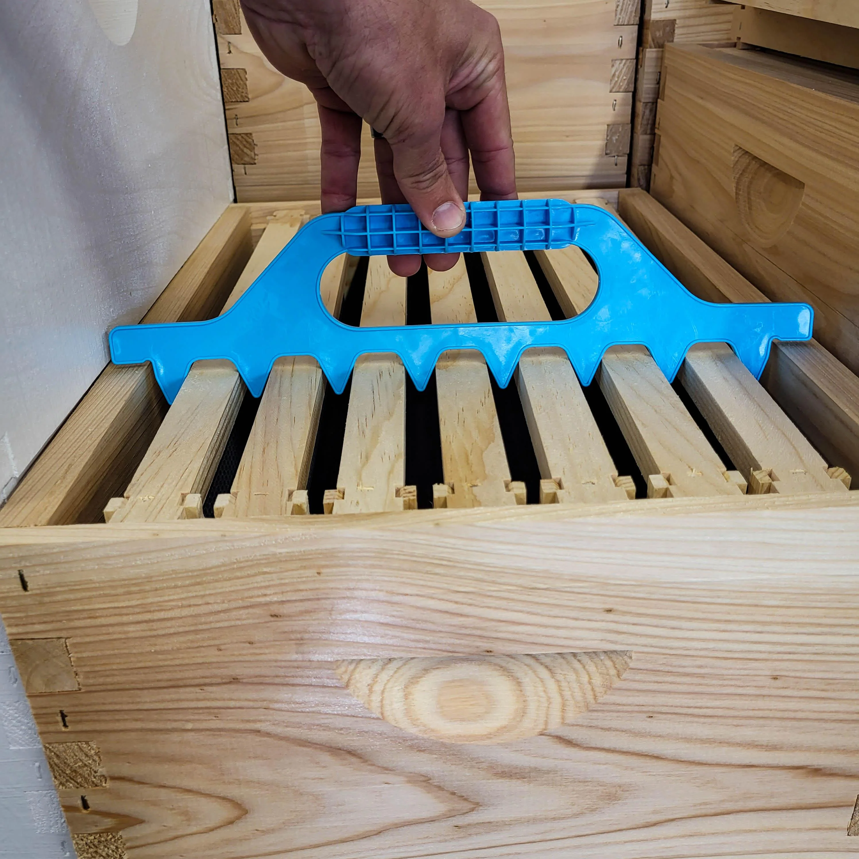 Plastic Frame Spacer - 7 Frame - Image 2