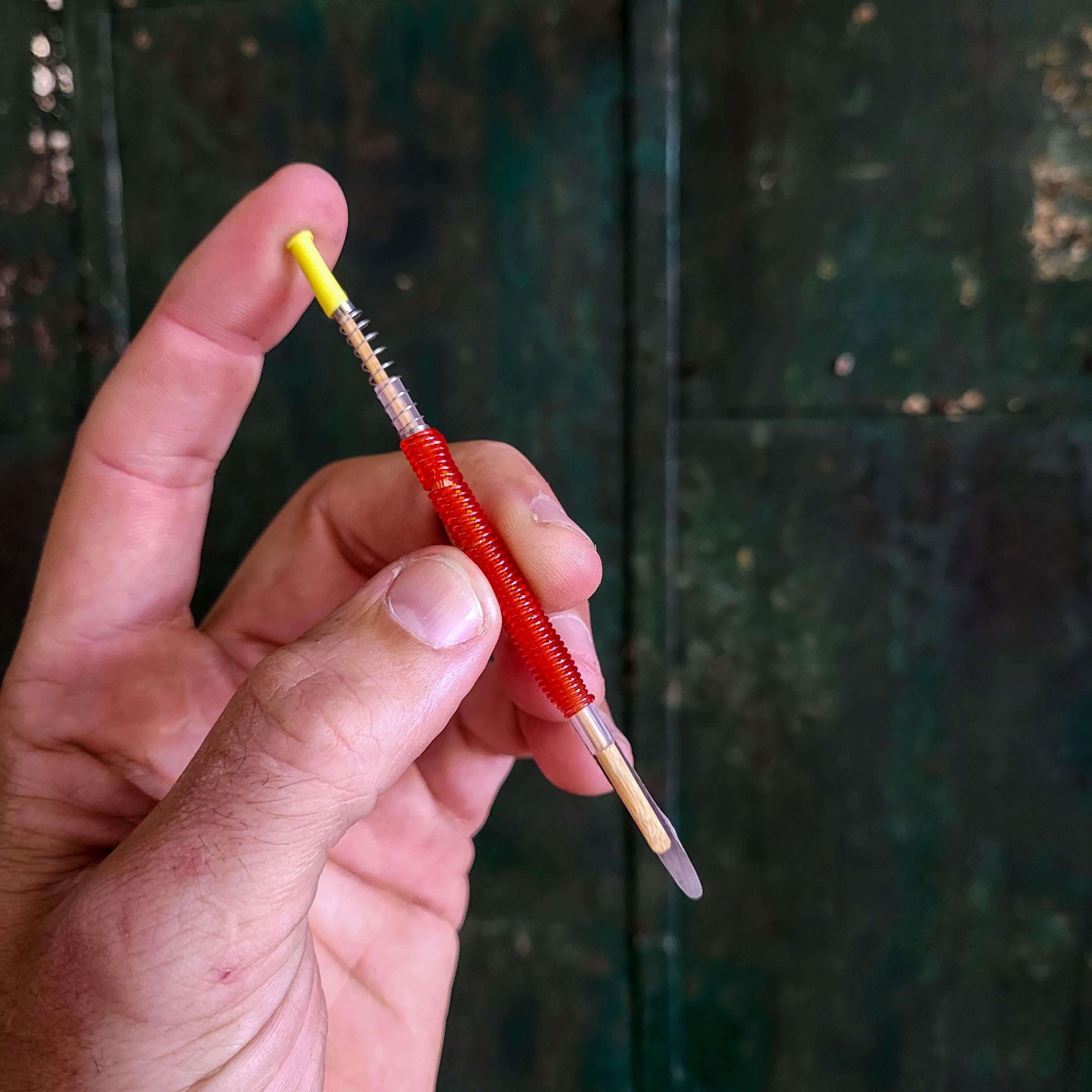 Plastic Grafting Tool with Bamboo Pusher - Image 2