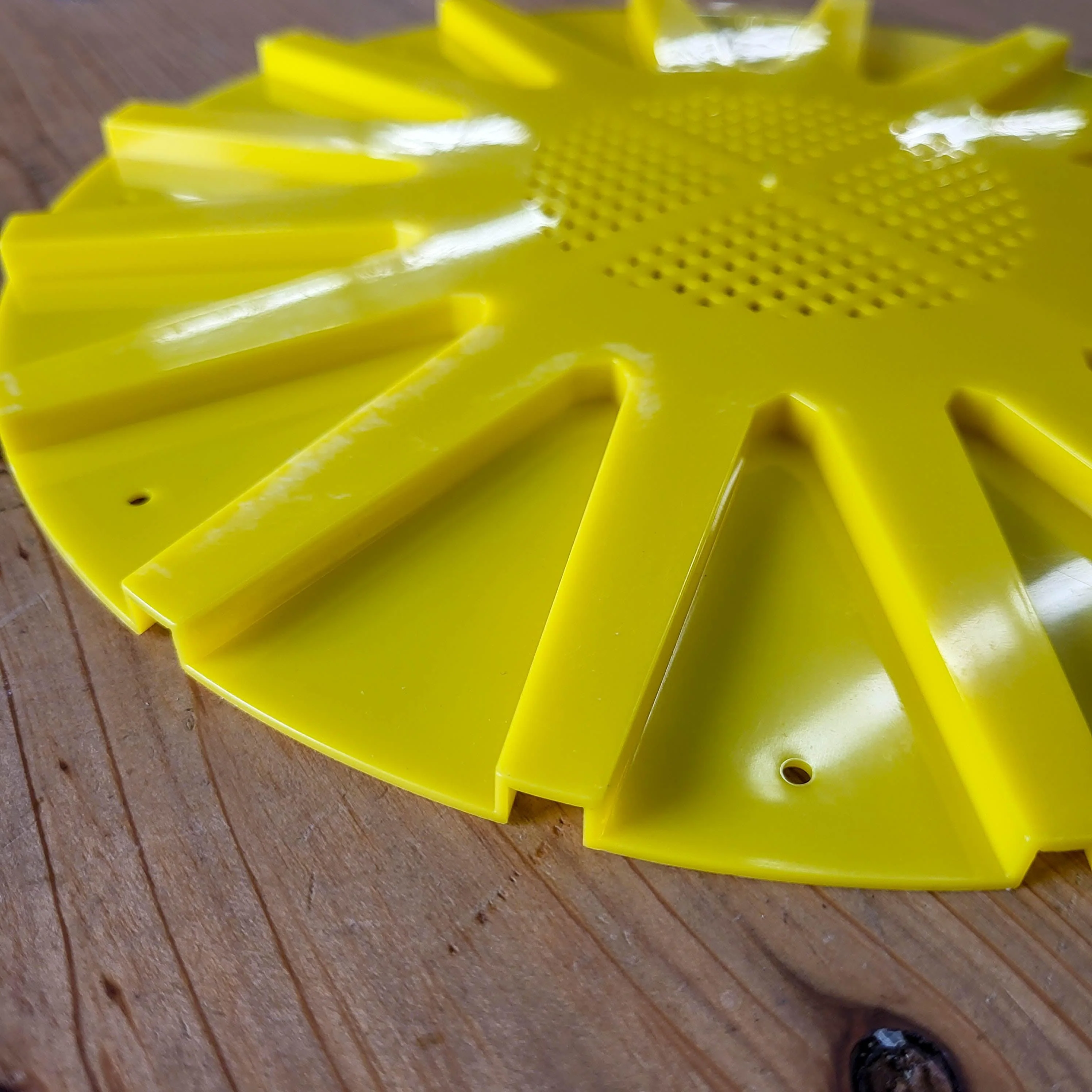 Plastic Round 16 Way Bee Escape - Image 5