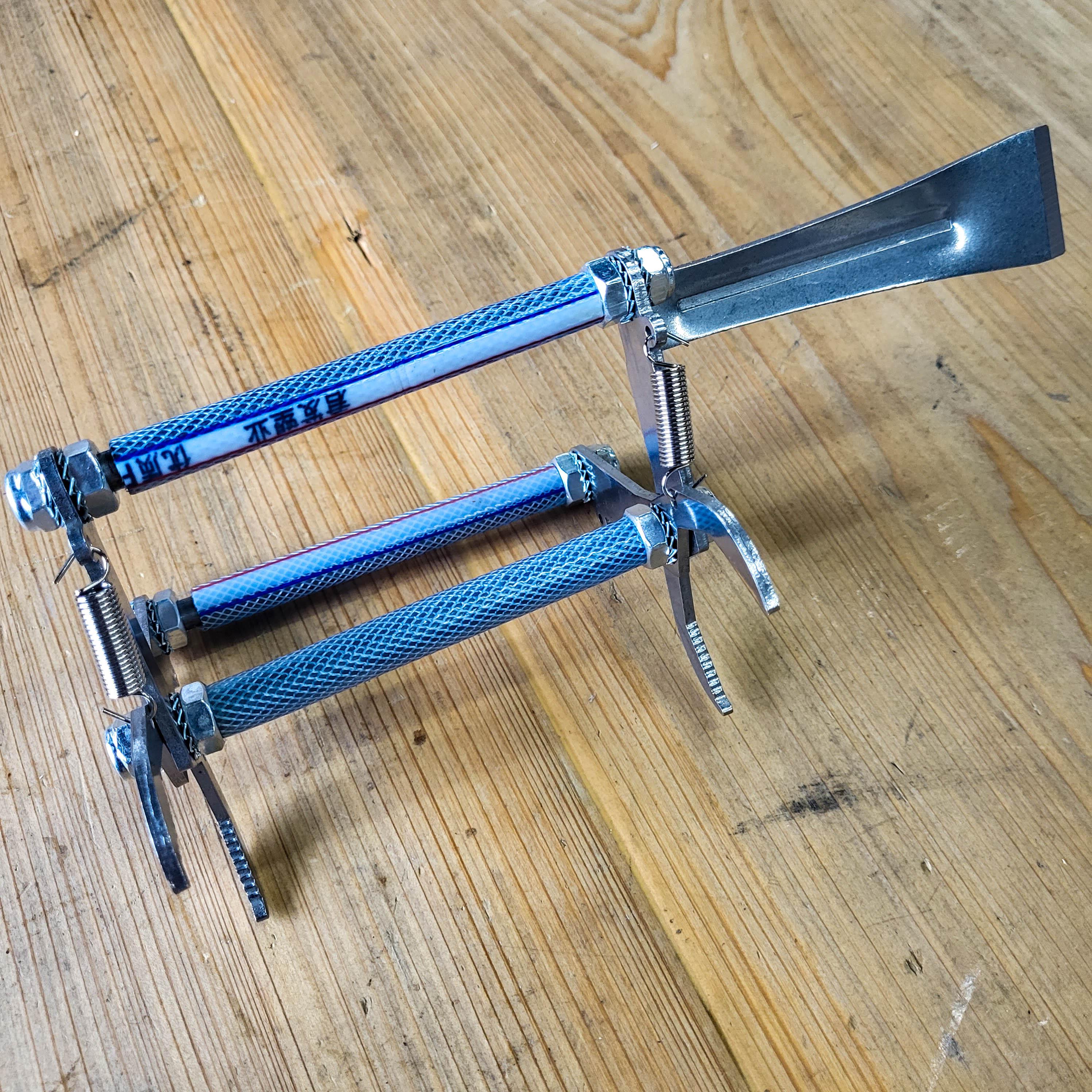 Premium Metal Frame Grip with Pry Bar Hive Tool - Image 5