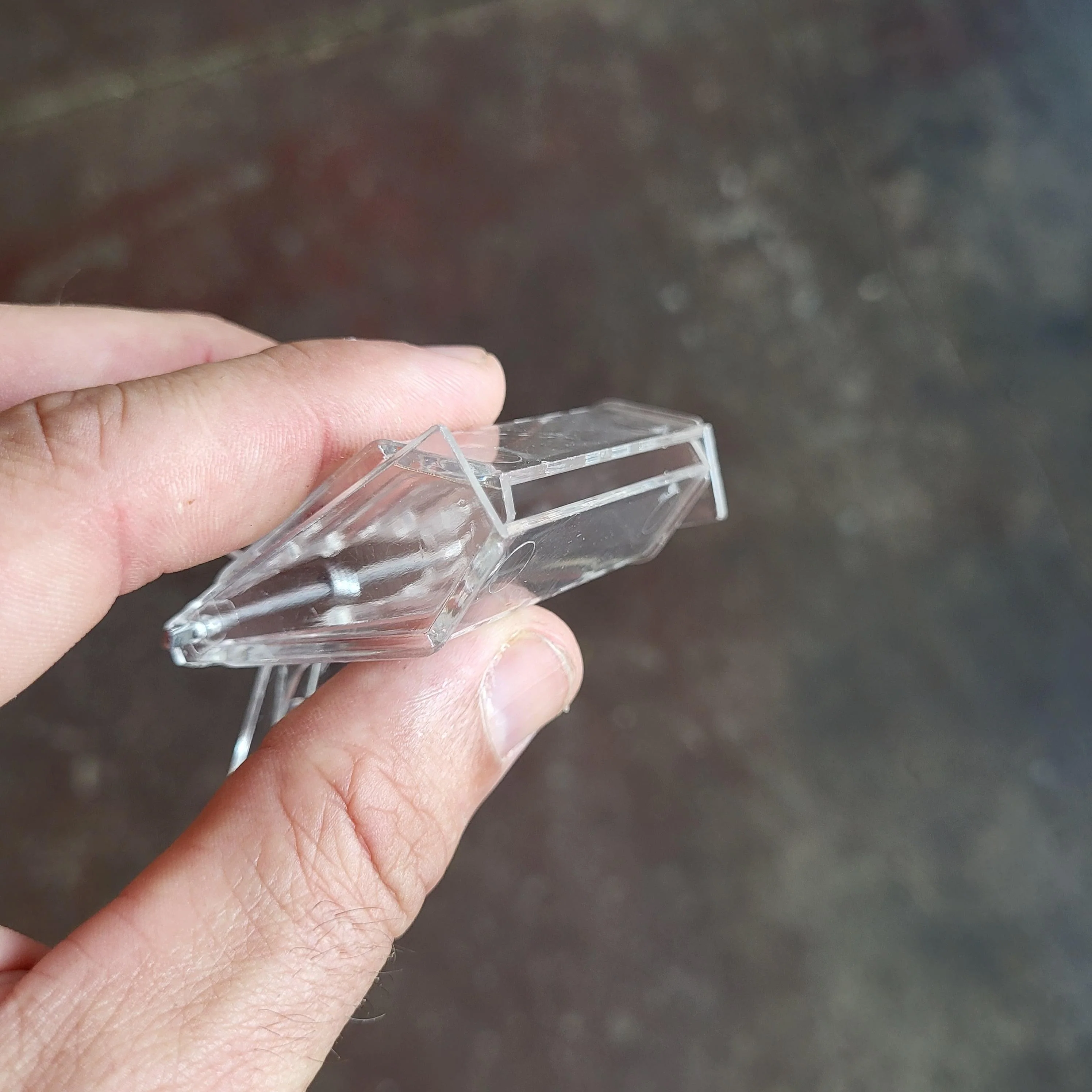 Queen Clip, Plastic - Image 3