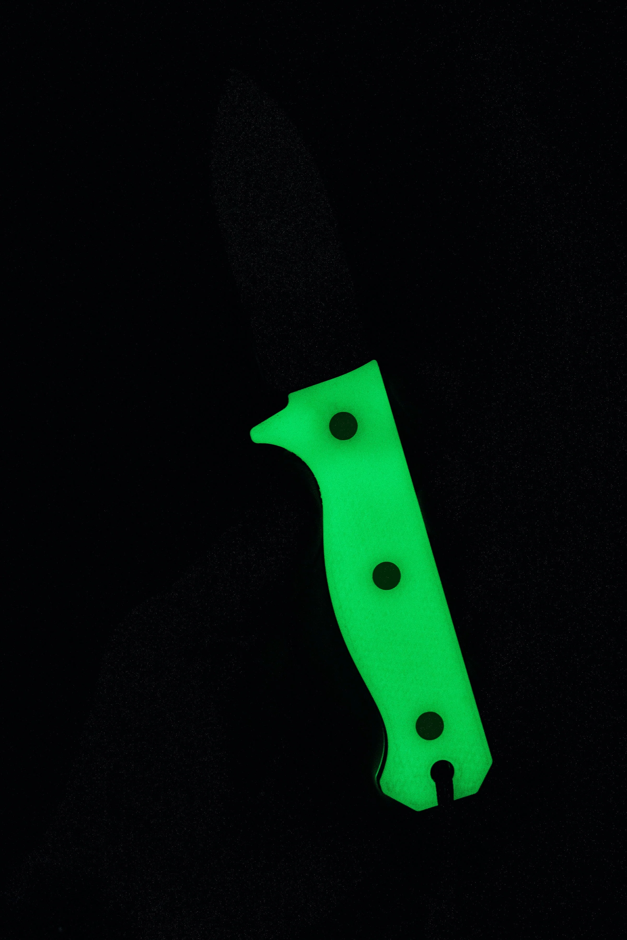 R4A - Ready 4 Action Knife / D2 Fixed Blade ( UGM GLOW Scales ) - Image 25