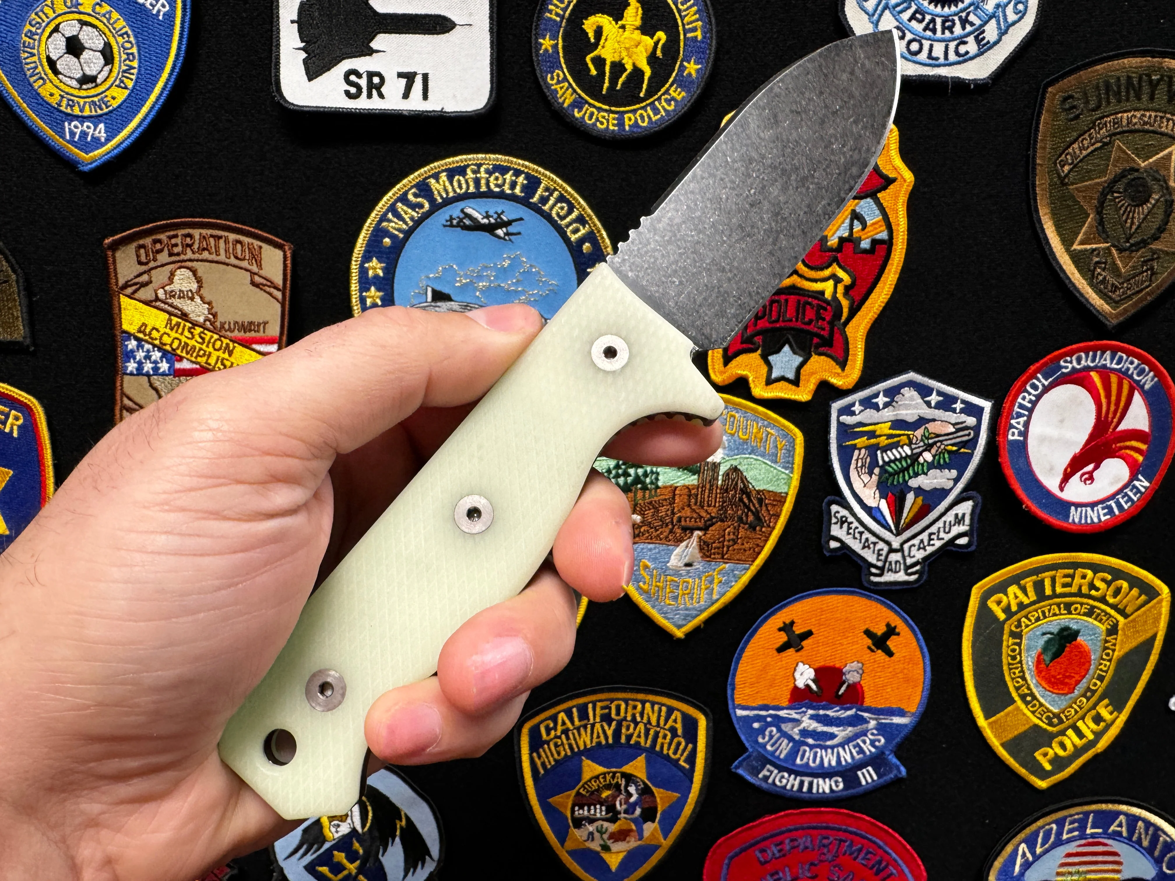 R4A - Ready 4 Action Knife / D2 Fixed Blade ( UGM GLOW Scales ) - Image 3