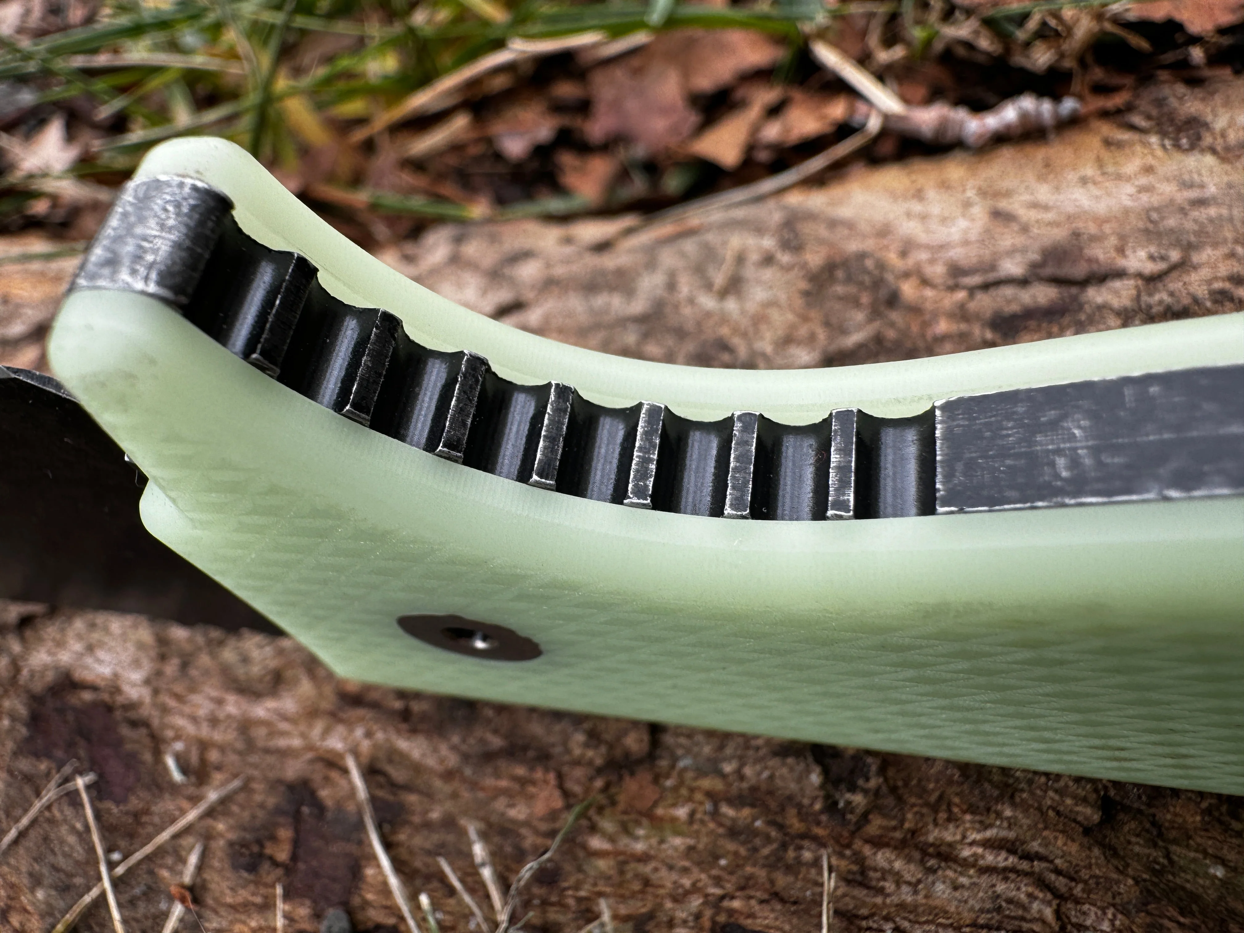 R4A - Ready 4 Action Knife / D2 Fixed Blade ( UGM GLOW Scales ) - Image 7