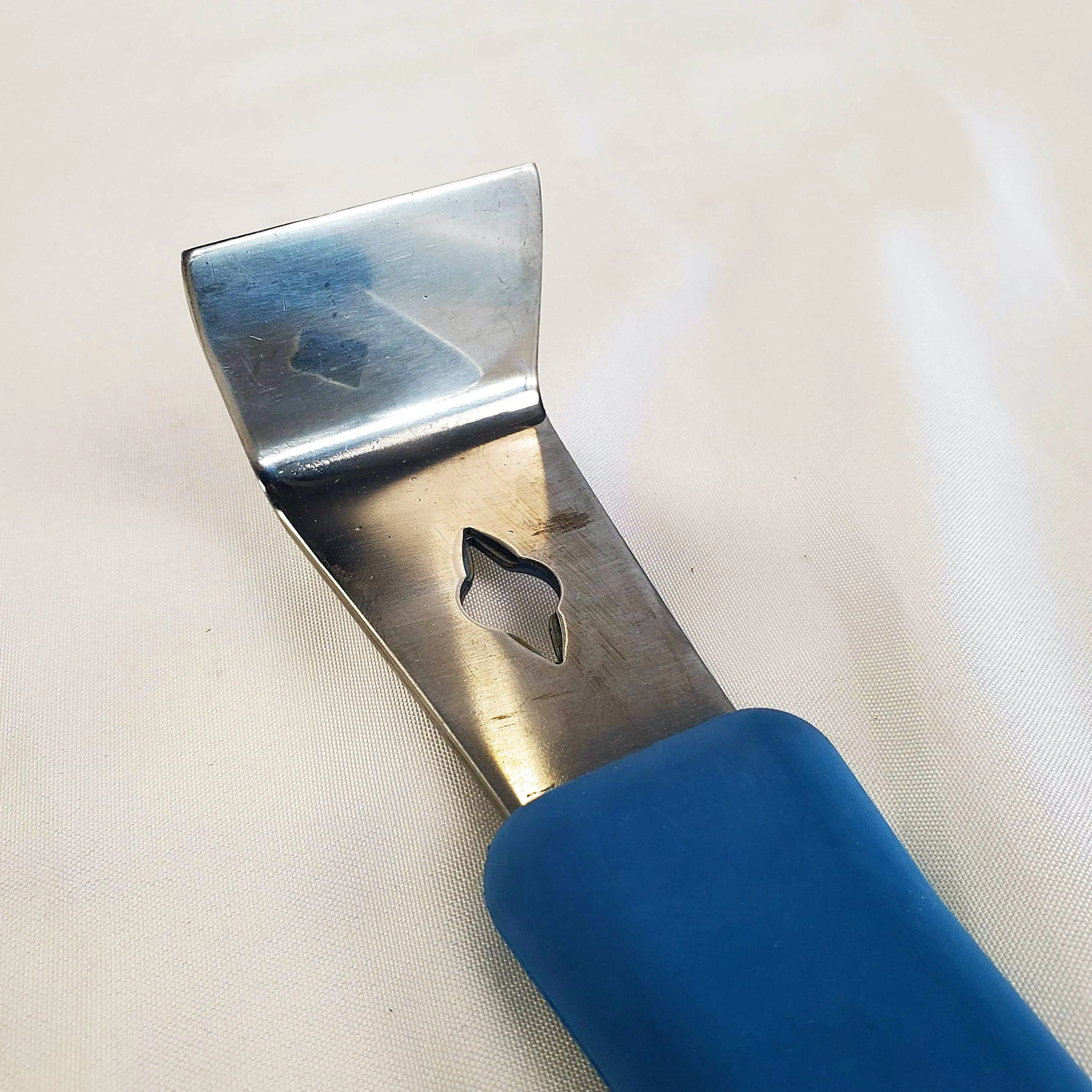 Rubber Coated Stainless Hive Tool - Image 3