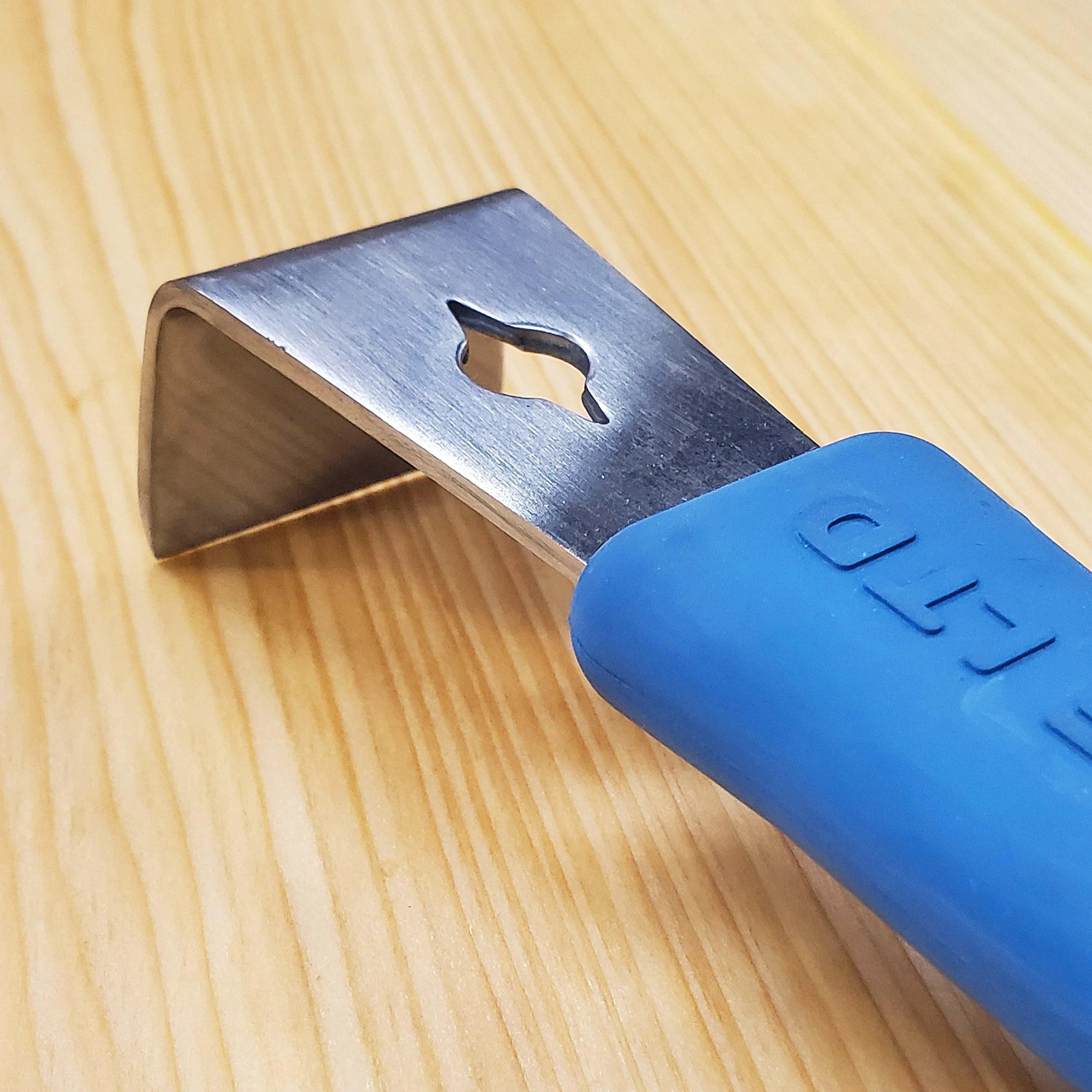Rubber Coated Stainless Hive Tool - Image 4