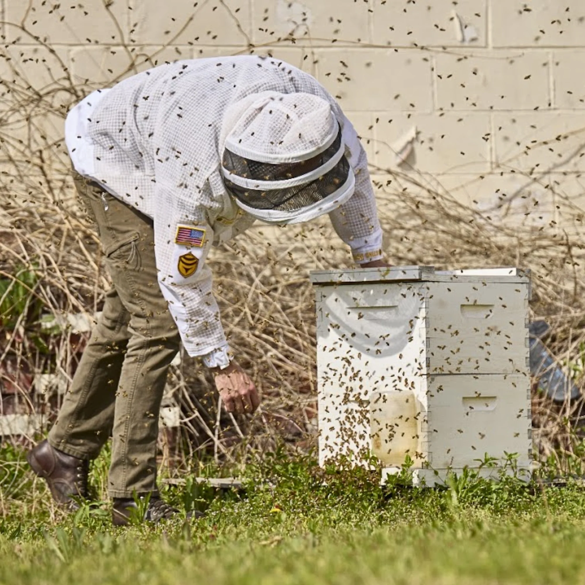Sting Stopper Professional Ventilated Beekeeping Jacket - Beekeeper White - Image 6
