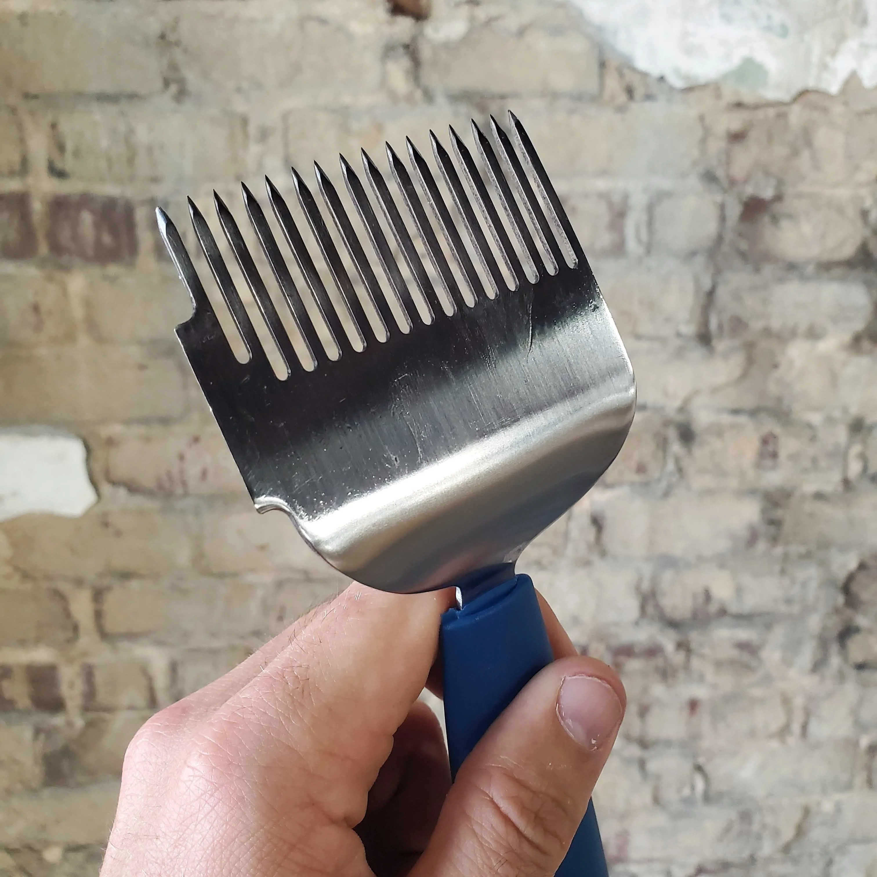 Uncapping Scratcher with Rubber Handle - Image 3
