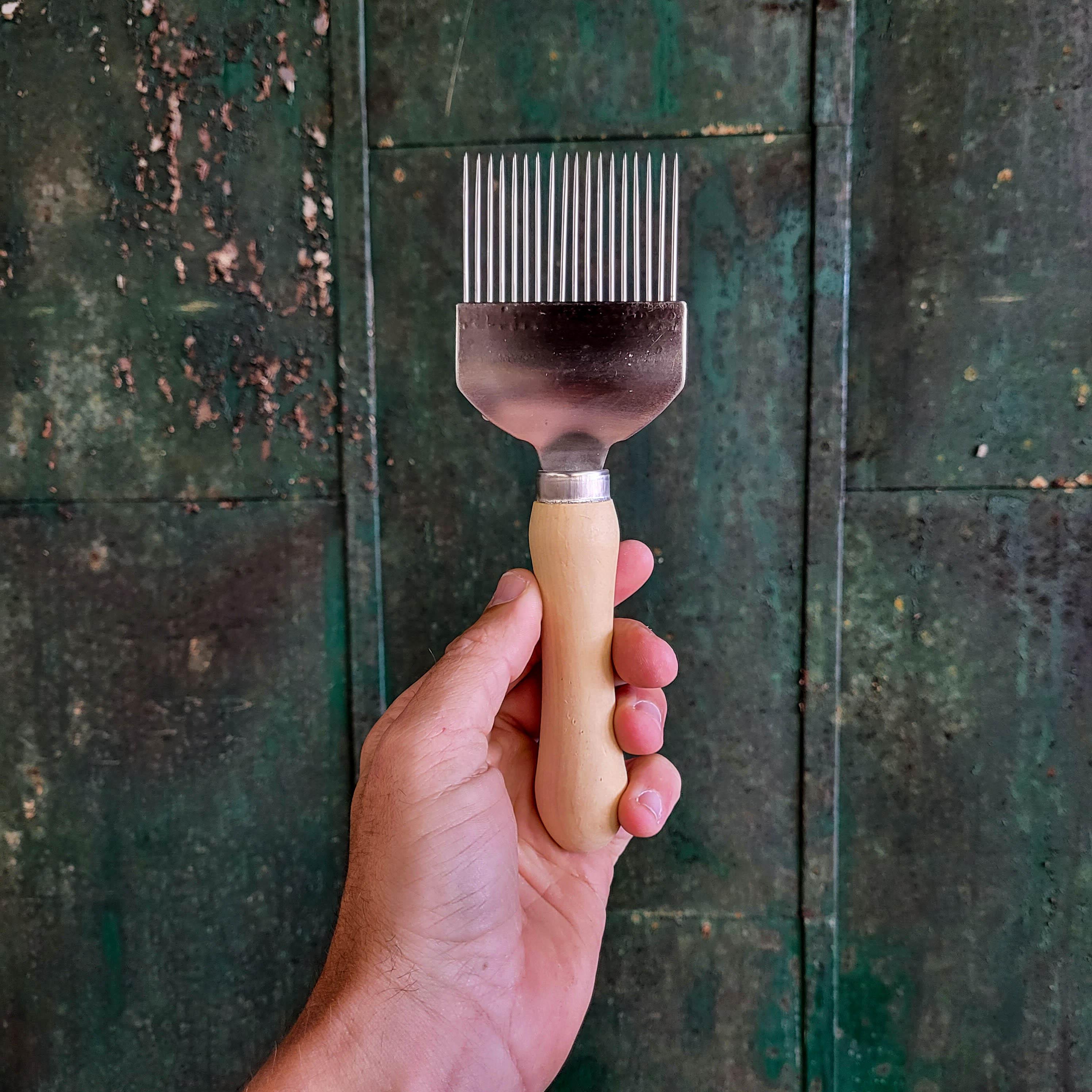 Uncapping Scratcher with Wood Handle - Image 2